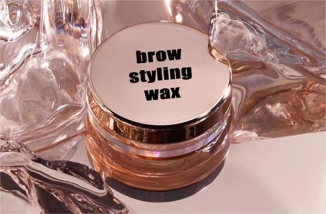 Pag-istilo ng Brow Wax